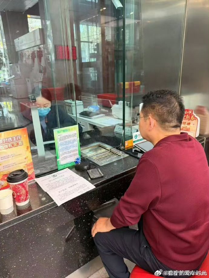 大哥是个聪明人啊！如果不捐大劳斯也不给张雪，那就人设崩塌了。直接把车给张雪，他未