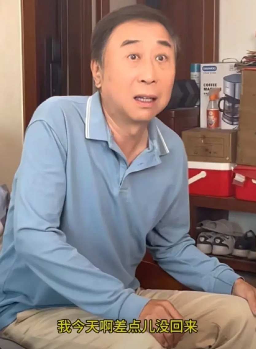 曲协主席冯巩在5月18号并没有参加杨老五的收徒仪式，他还在拍段子。前曲协主席姜昆