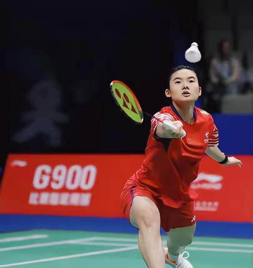 发现韩悦妥妥的世界第三，收银员2025年收获五个亚军，中国羽毛球大师赛亚军，中国
