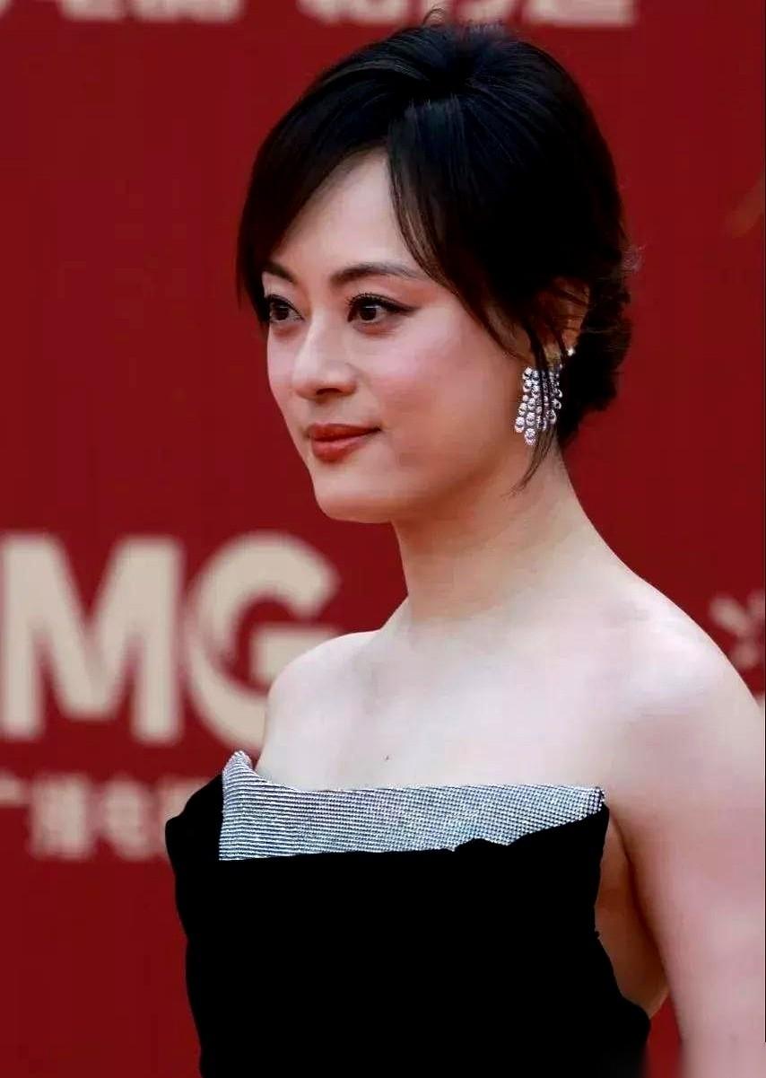 内娱很多人想不通，孙俪到底凭什么。43岁，没综艺，零八卦，不直播带货，新剧一出