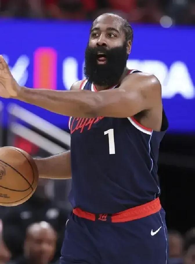 巨星抱团时代，两个最尴尬的名字。不是杜兰特，不是哈登，而是离开母队后的杜兰