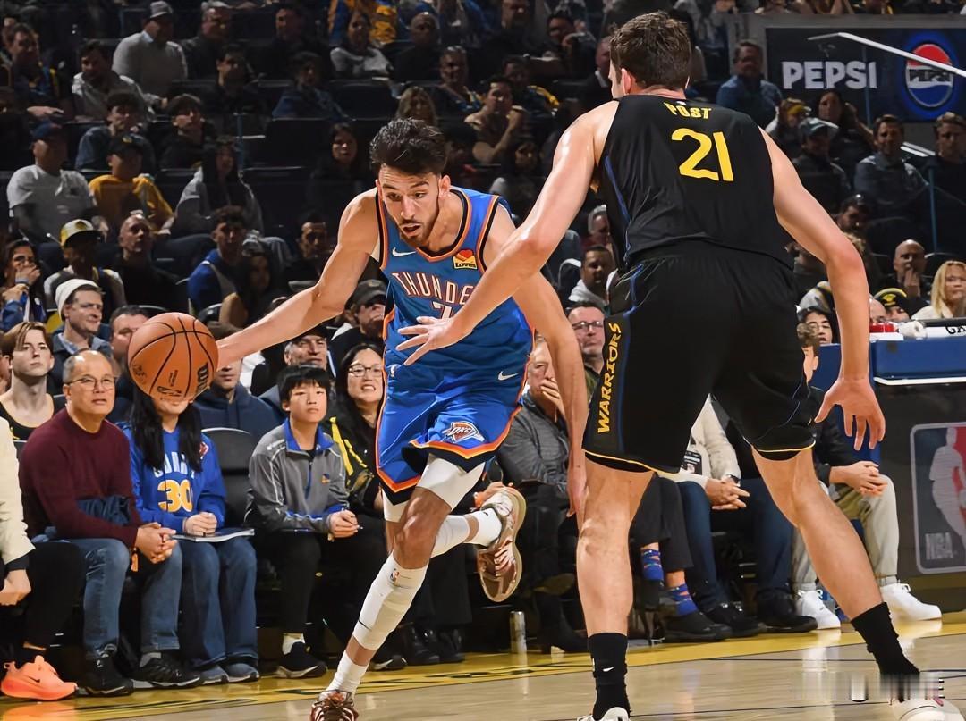 残阵勇士惨负雷霆！一战说明两个问题。1，雷霆强队属性是拉满的，一处细节能说明