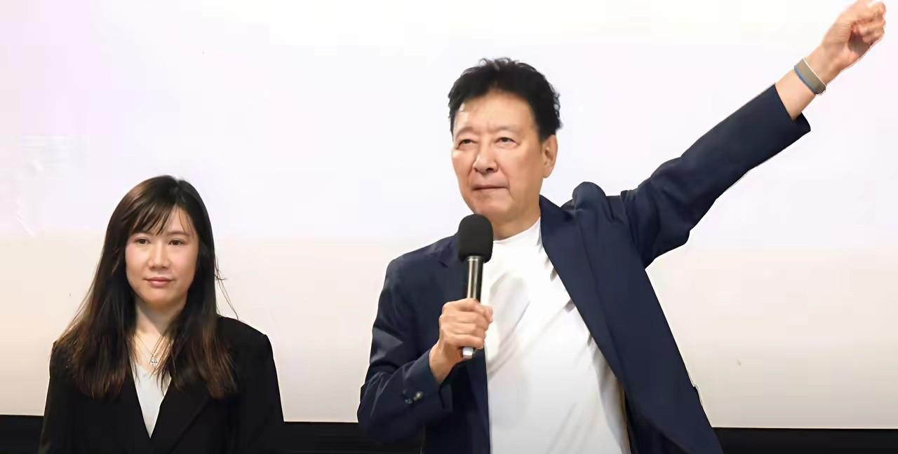 真是搞笑，郝龙斌被网军攻击，赵少康居然跑出来开记者会指责我们大陆，这跟我们有啥关