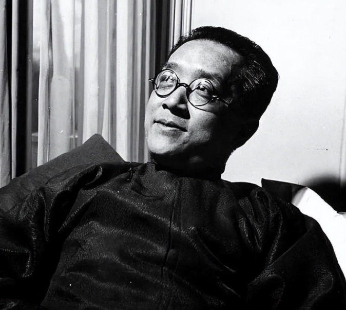 1941年，时任驻美大使的胡适接到了罗斯福的电话，对方开口就说：“方才接到报告，