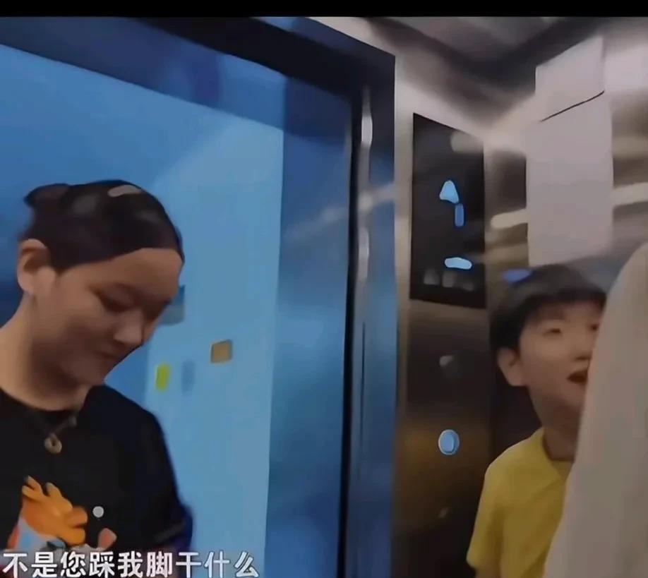 这孩子！只要一到有镜头就告状小咪:我要告到中央，告到中央！！完了，这