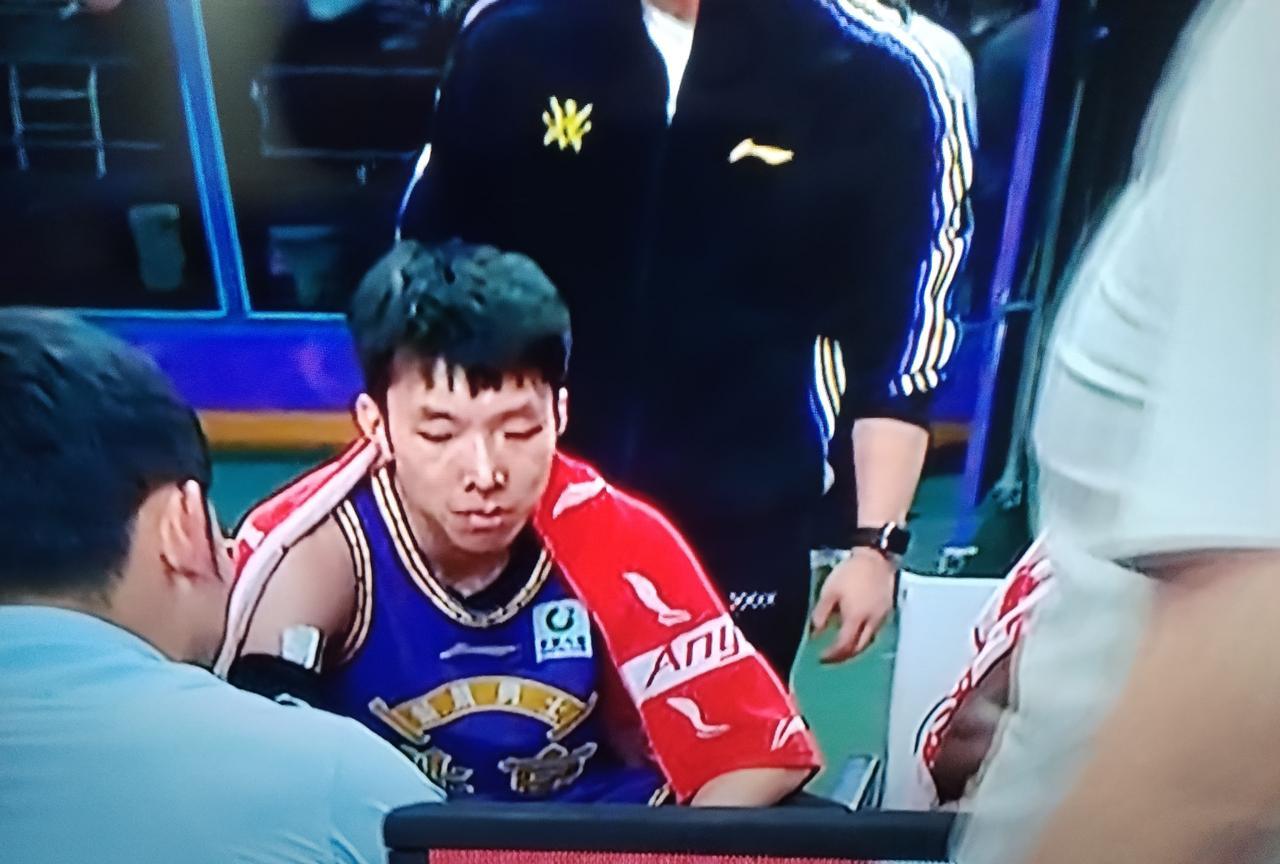 这样的廖三宁能干什么呢？三分球投不中，上篮进不能得分，组织进攻失误频频，三节过后