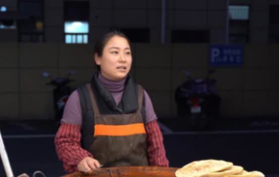 “没人敢娶！”安徽，2022年，一33岁女子卖烧饼每天4点半起床，11点睡觉，每