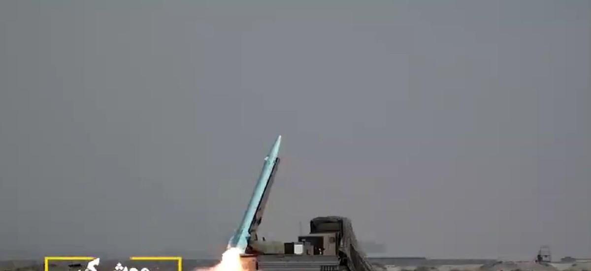美军基地挨了4枚导弹！防空网到底漏成了什么样？打了70多枚拦截弹，机库里的战