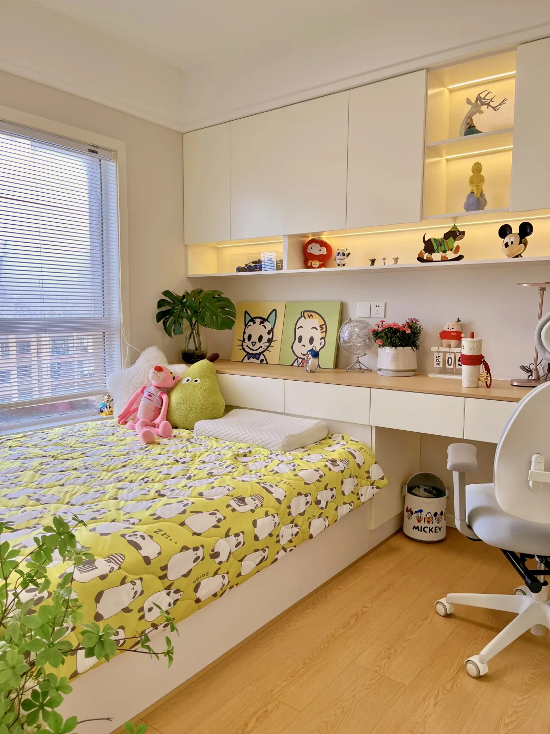 儿子说好喜欢这间花5000多找木工打的卧室🥳