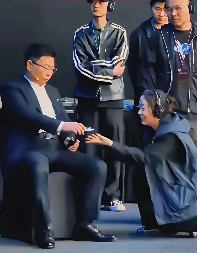 张雪曾拒绝跟华为合作夺冠后，华为荣耀都来找他洽谈合作，他直接拒绝了华为选择了荣耀