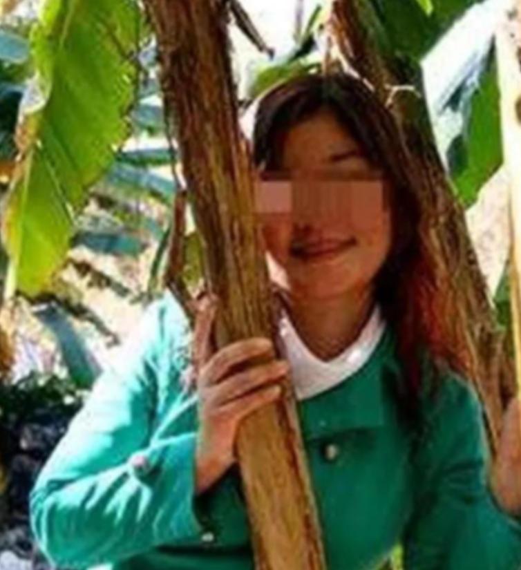 2002年，一个武汉女大学生被老师追问，是否跟黑人留学生发生过关系。女生羞愤不已