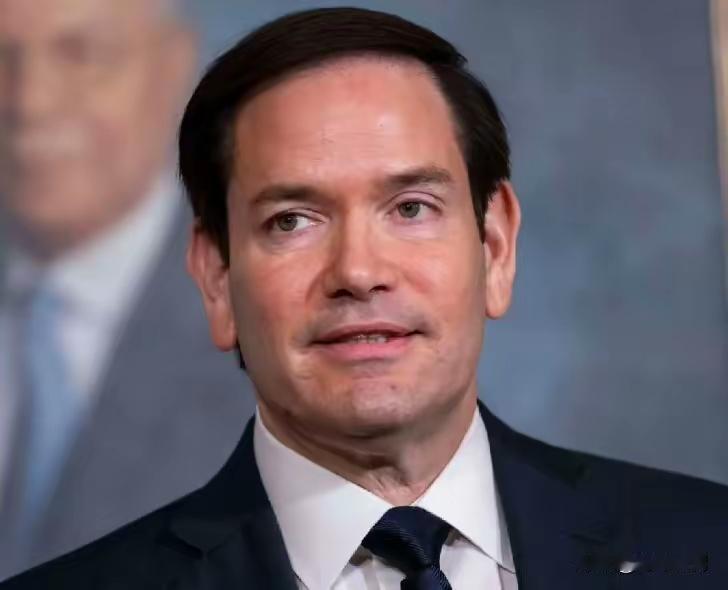 卢比奥躲着特朗普在飞机上睡觉美国国务卿承认，在乘坐空军一号飞行期间，他会尽