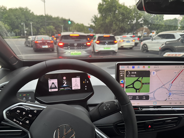 买了一个月不到卖了，现实和理想差距较大本人大众铁粉，下过浙赛也上过排行榜，比键