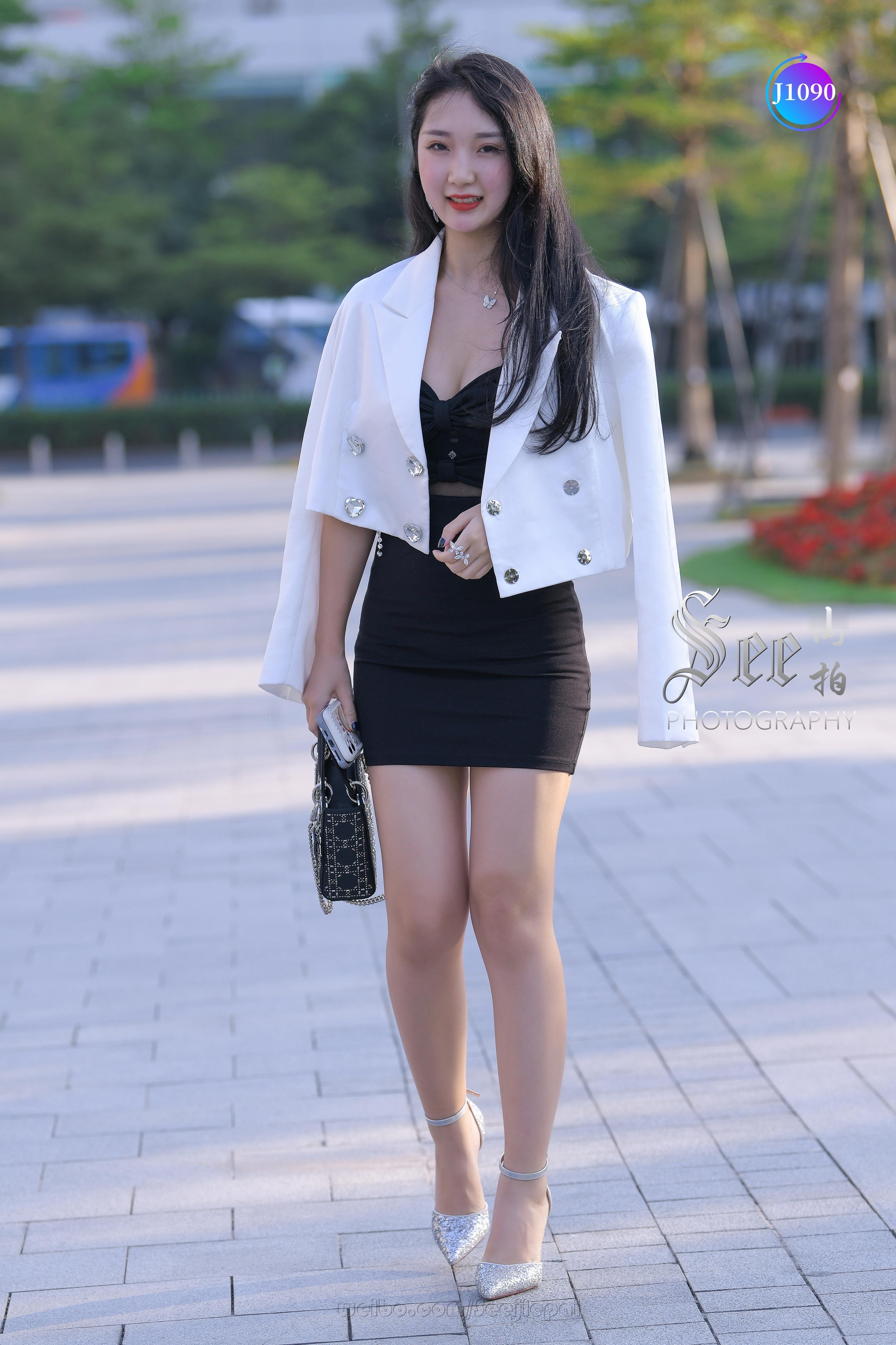 简约吊带裙甜美温婉气质美~~​​​