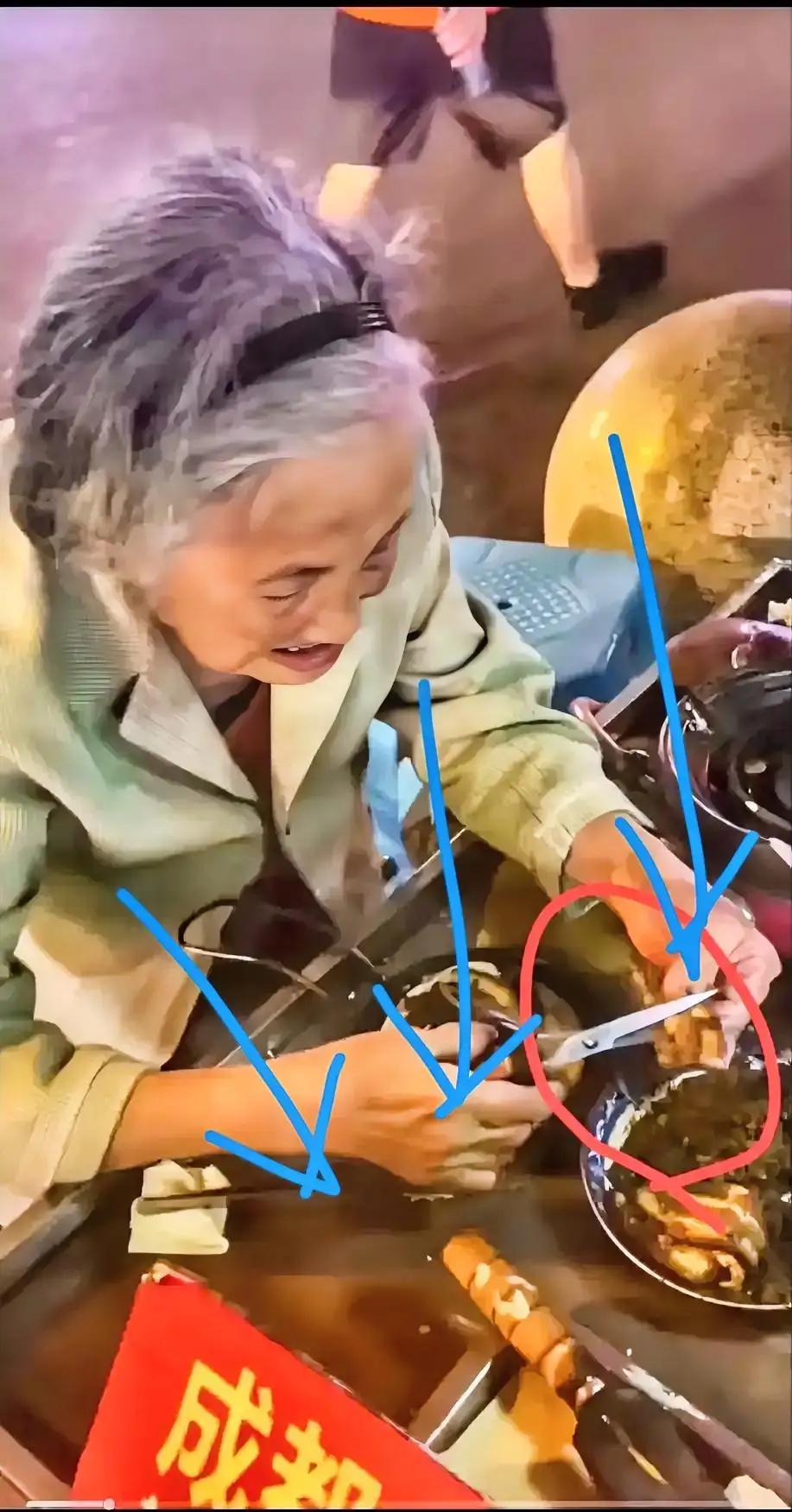 蛋烘糕老婆婆又出新绝招了！你以为用陈年老内裤当抹布已经很无语了吗？她的神