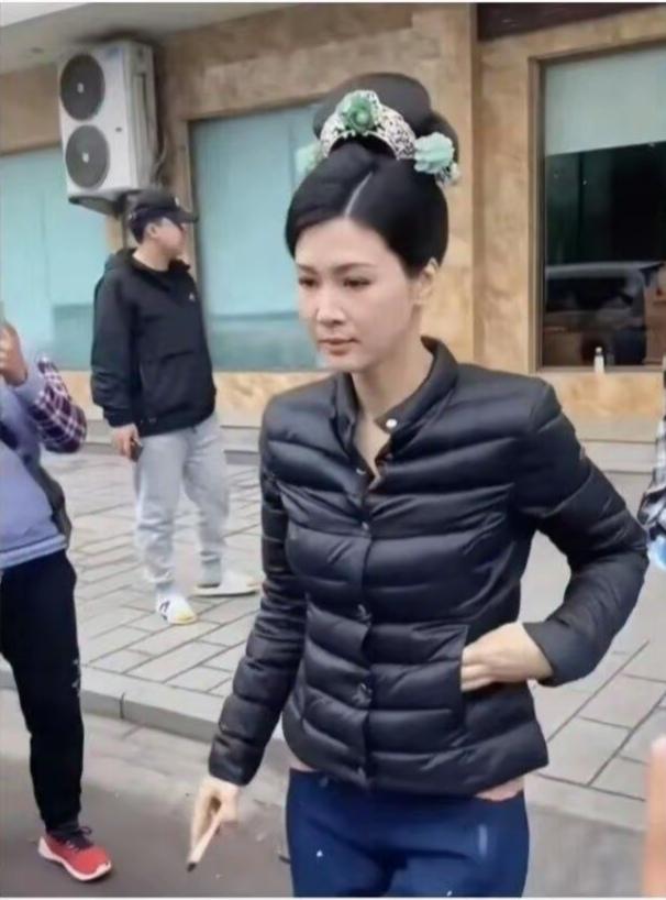 还记得曾经的女神吗？岁月不饶人啊，现在应该没有人想排队了吧！[捂脸哭]