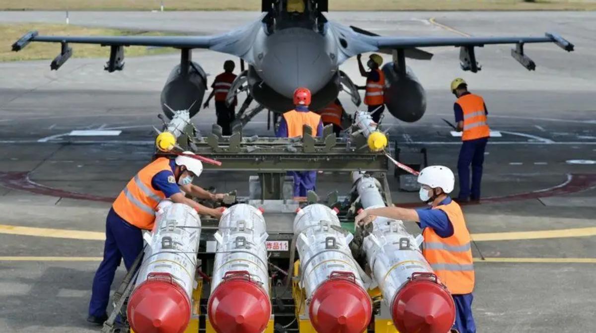 既然美国敢做初一，那中国必然会做十五。你卖武器给台湾，那我们就卖武器给那些反对美