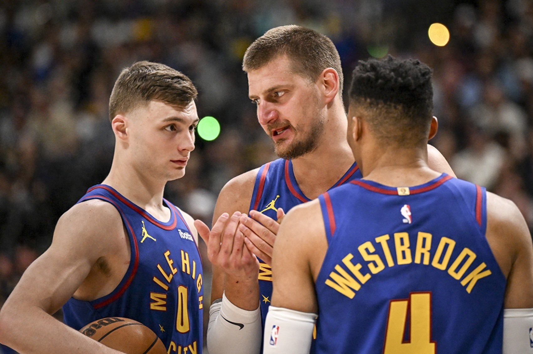 【威少：经历那些起伏后我们变成了一支紧密团结的球队】今日NBA季后赛西部半决赛