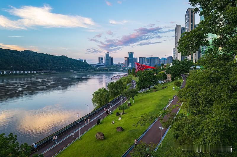 两江新区上新滨江夜游场景，重庆不止网红打卡点两江新区新增滨江休闲场景，夜游江边