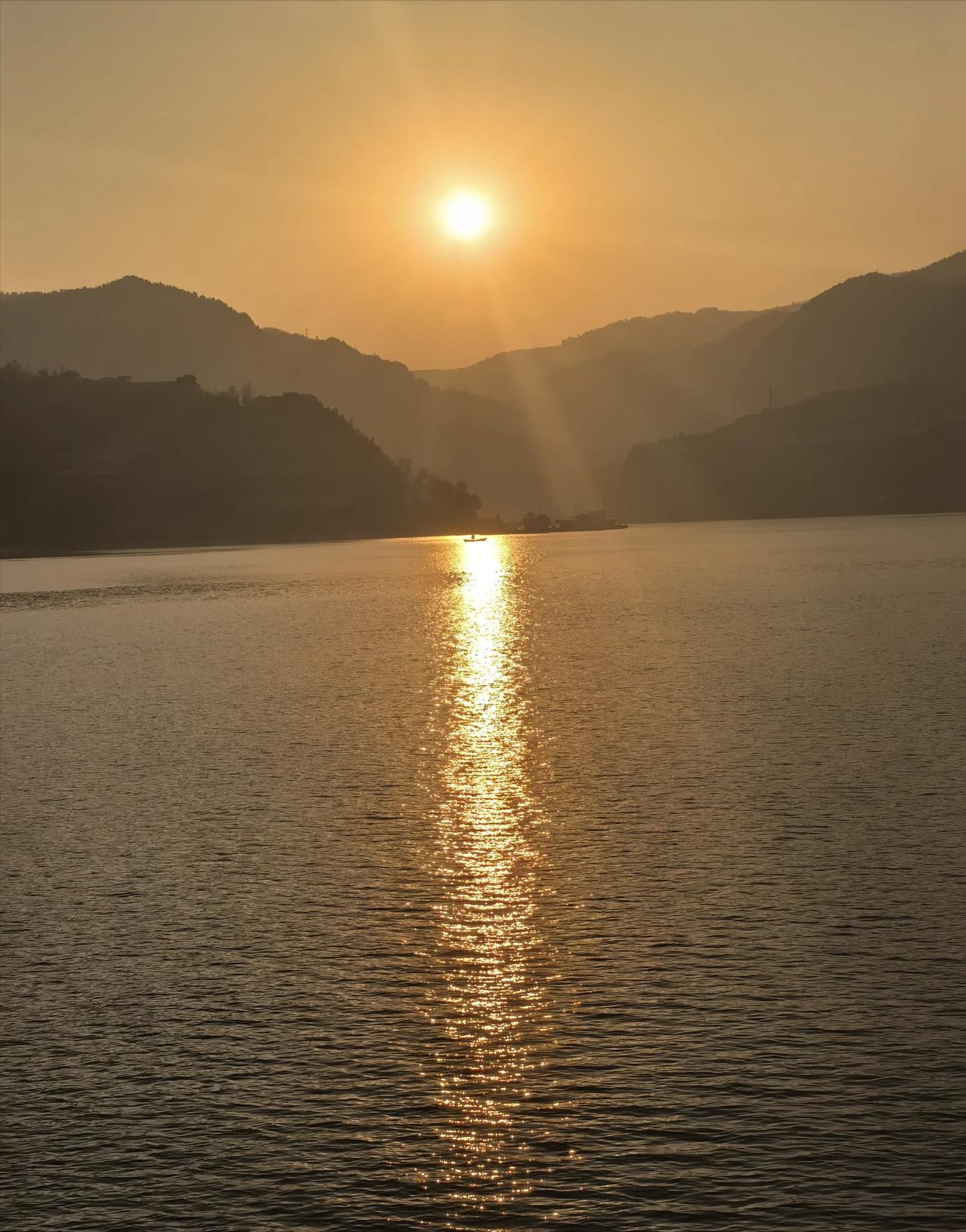 我感觉纽约时报记者袁莉这次上了大当，她不去写那篇文章还好些，不会放大美国斩杀线上