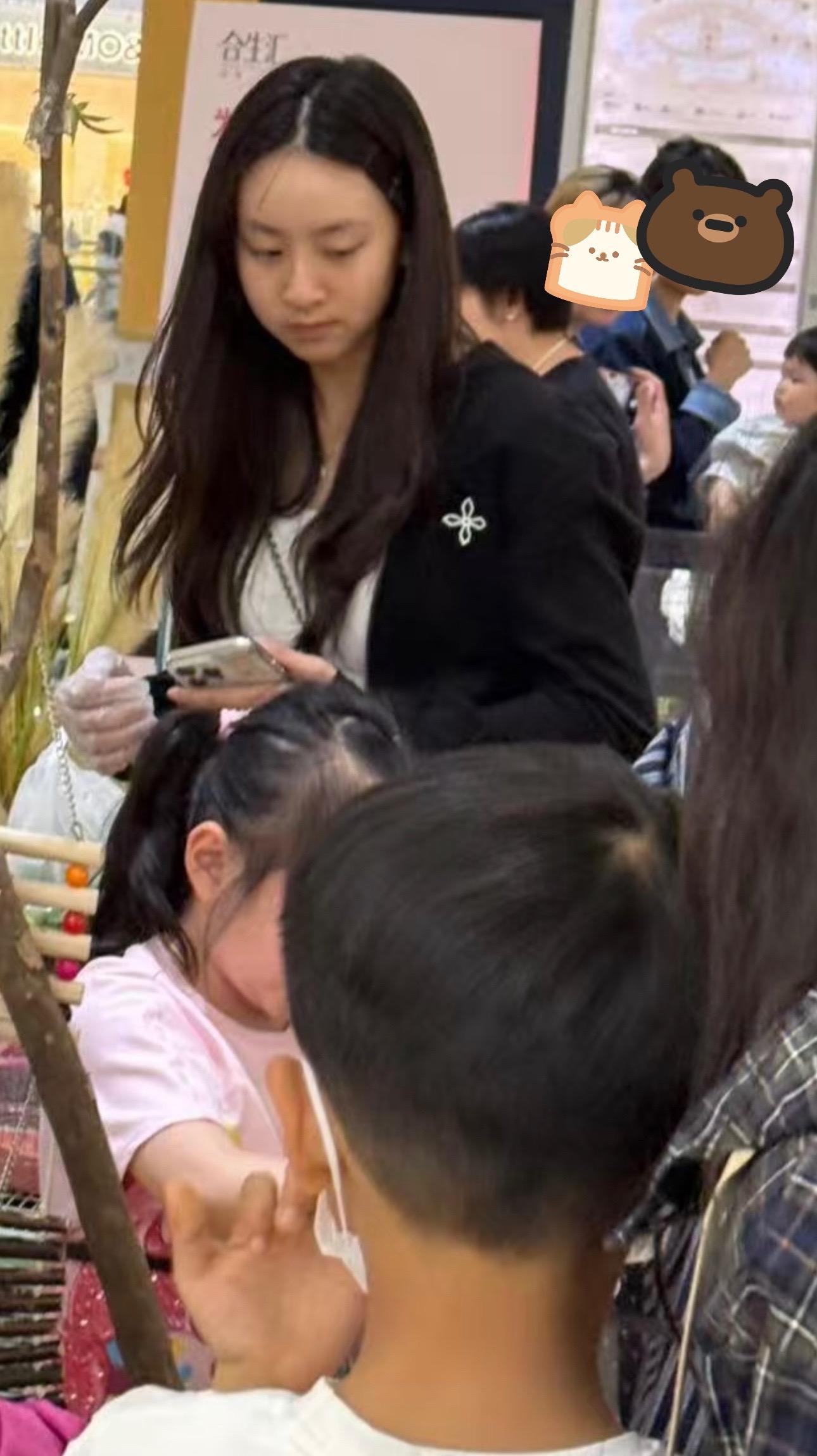 网友偶遇森碟称本人很漂亮，根本看不出下巴后缩