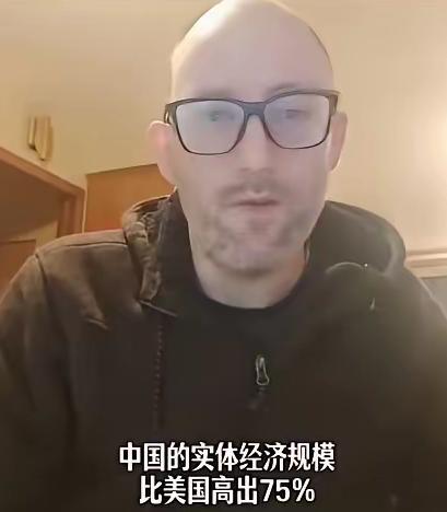 有美国网友提出，如果把美国的GDP换成中国的核算方式去重新计算，两边体量会变得非