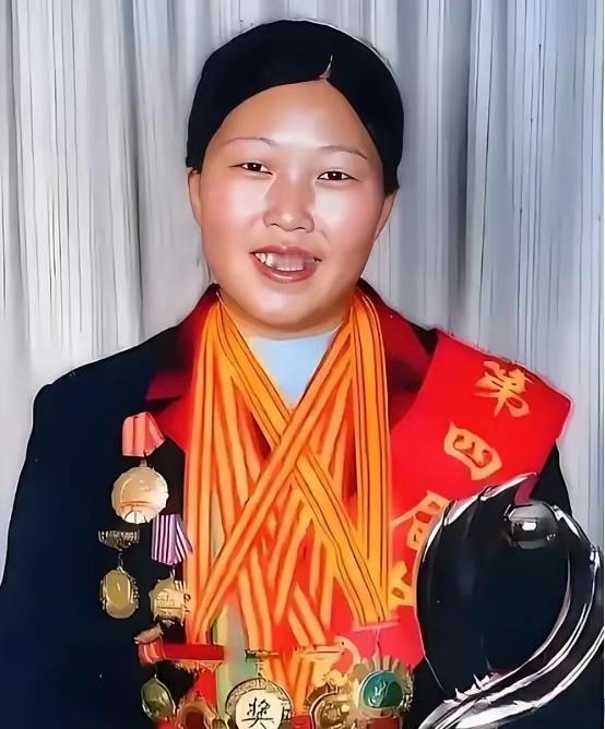 1985年，她父亲逼着19岁的她嫁给恩人的儿子，谁料，30年后，她的名字响彻世界