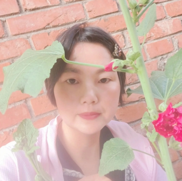 我活够了，我88年的，孩子大的10岁，小的7岁，一儿一女，一家四口过着平平淡淡的