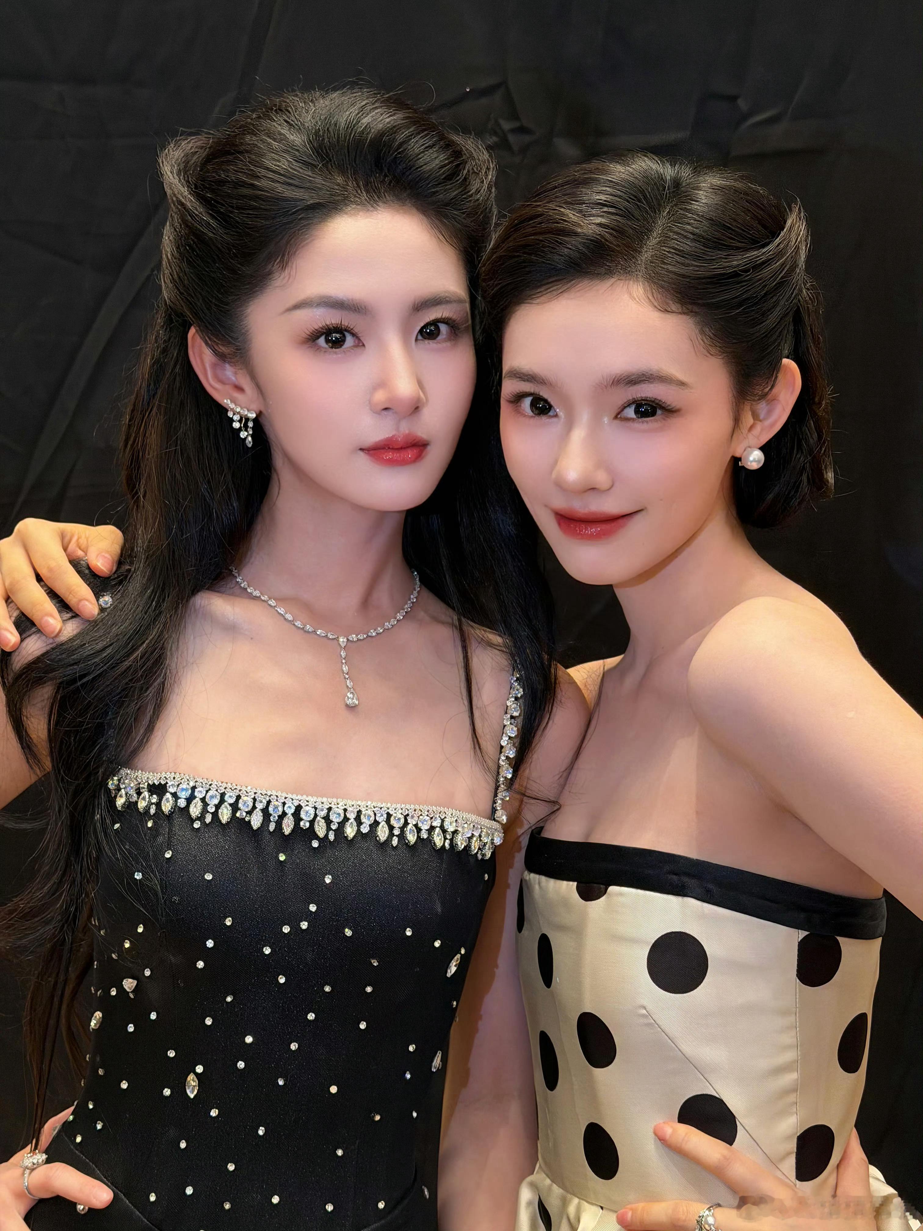 赵晴和林允同框，不知道美颜开了没？