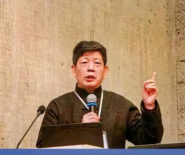 发展不能只看物质。清华大学教授彭林曾说：“目前中国举国上下都在讲发展，什么都在讲