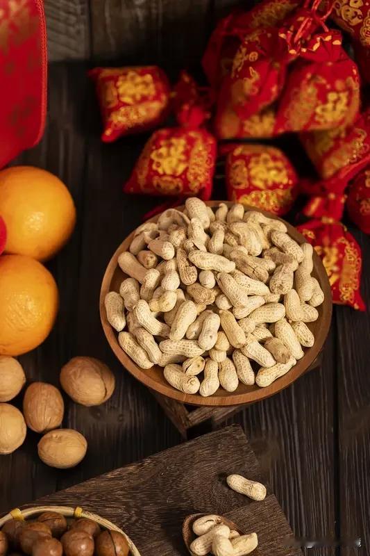 你家过年备了多少年货过年备年货，那可是每家的大事。就像浙江绍兴的李建国一家，今