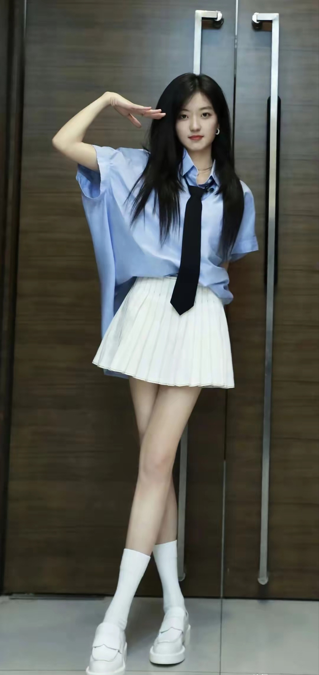 孙千腿好长这无处安放的大长腿，完全不需要P的程度啊说是AI建膜腿都不为过​​​