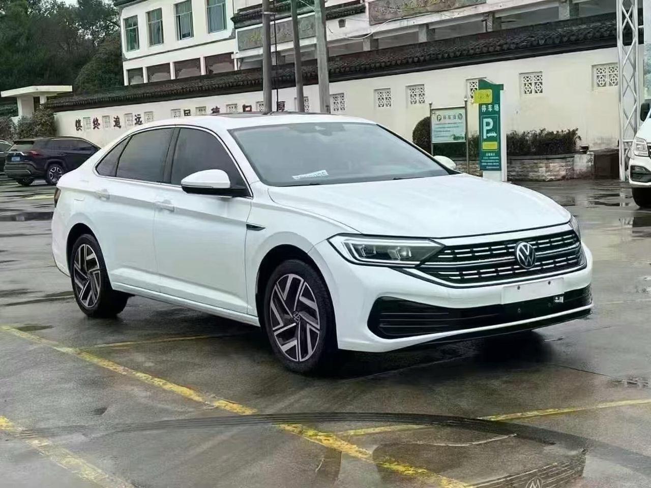 开着我的一汽大众21速腾带家人出游，最让我安心的就是它出众的安全性能。作为德系车