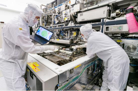 阿斯麦前总裁曾炮轰中国：自主研发光刻机，是在破坏全球产业链！这话听起来好像是