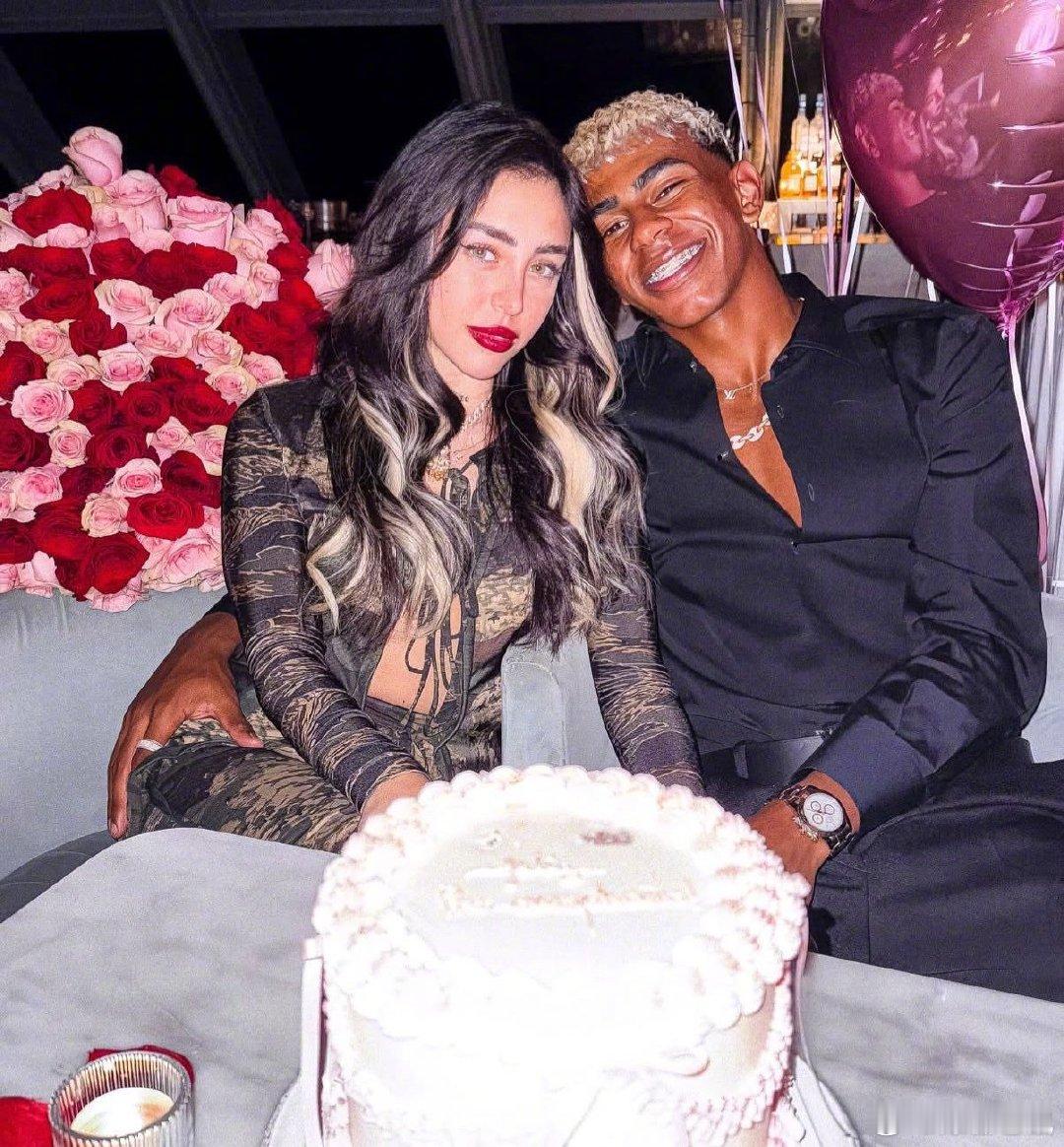 【分手了】《每日体育报》：巴萨小将亚马尔向记者确认，他已经和女友妮基-妮可分手，