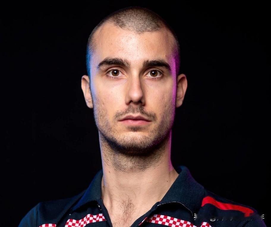 德国WTT法兰克福冠军赛，男单首轮1/16决赛，普卡VS塔卡。第一局普卡5