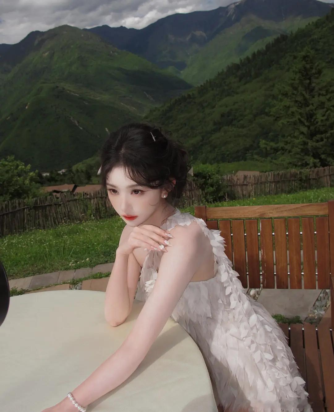孔雪儿VOGUE出图，完全是洋娃娃一般的美貌！美的要死🥰🥰🥰