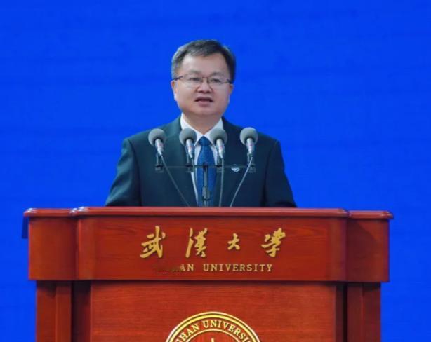 杨同学那事还没解决武大照样乐呵呵举办开学典礼开学典礼是办了，可图书馆那