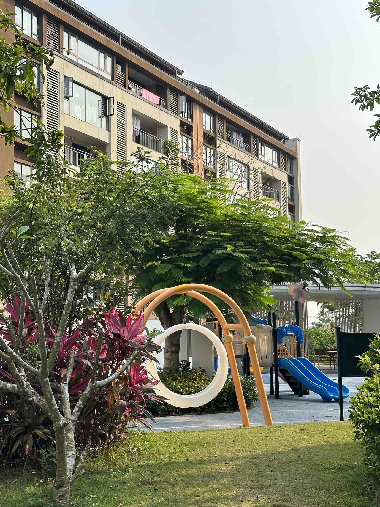 朋友在海口买了个糟心的房子！位置在海口的江东，卖就得骨折，租也租不出去。两年