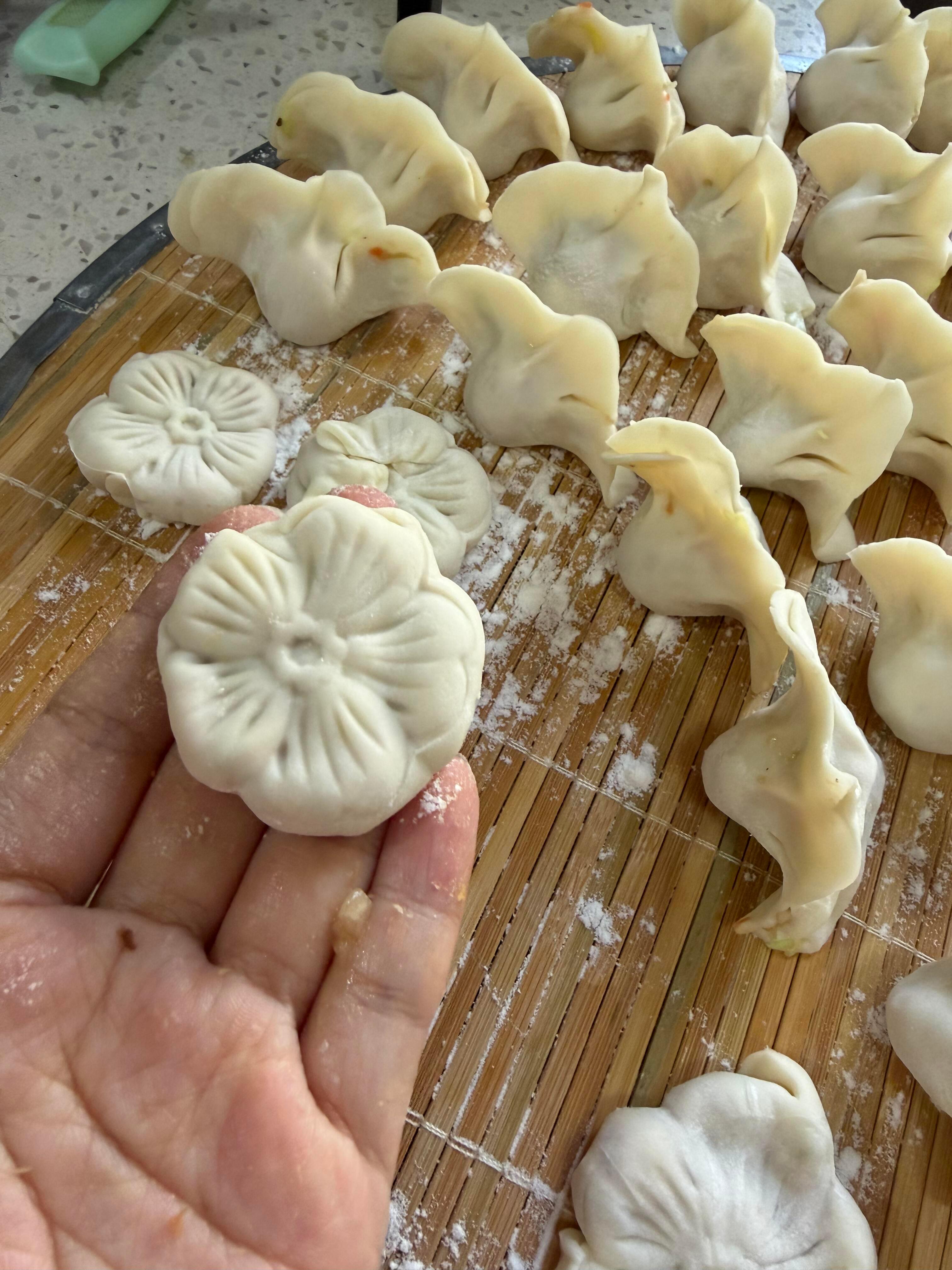 当我意识到月饼只是一种形态就这样包出了月饼一样的饺子🥟，不仅完美避开了中秋吃月饼长胖的风险，还顺便