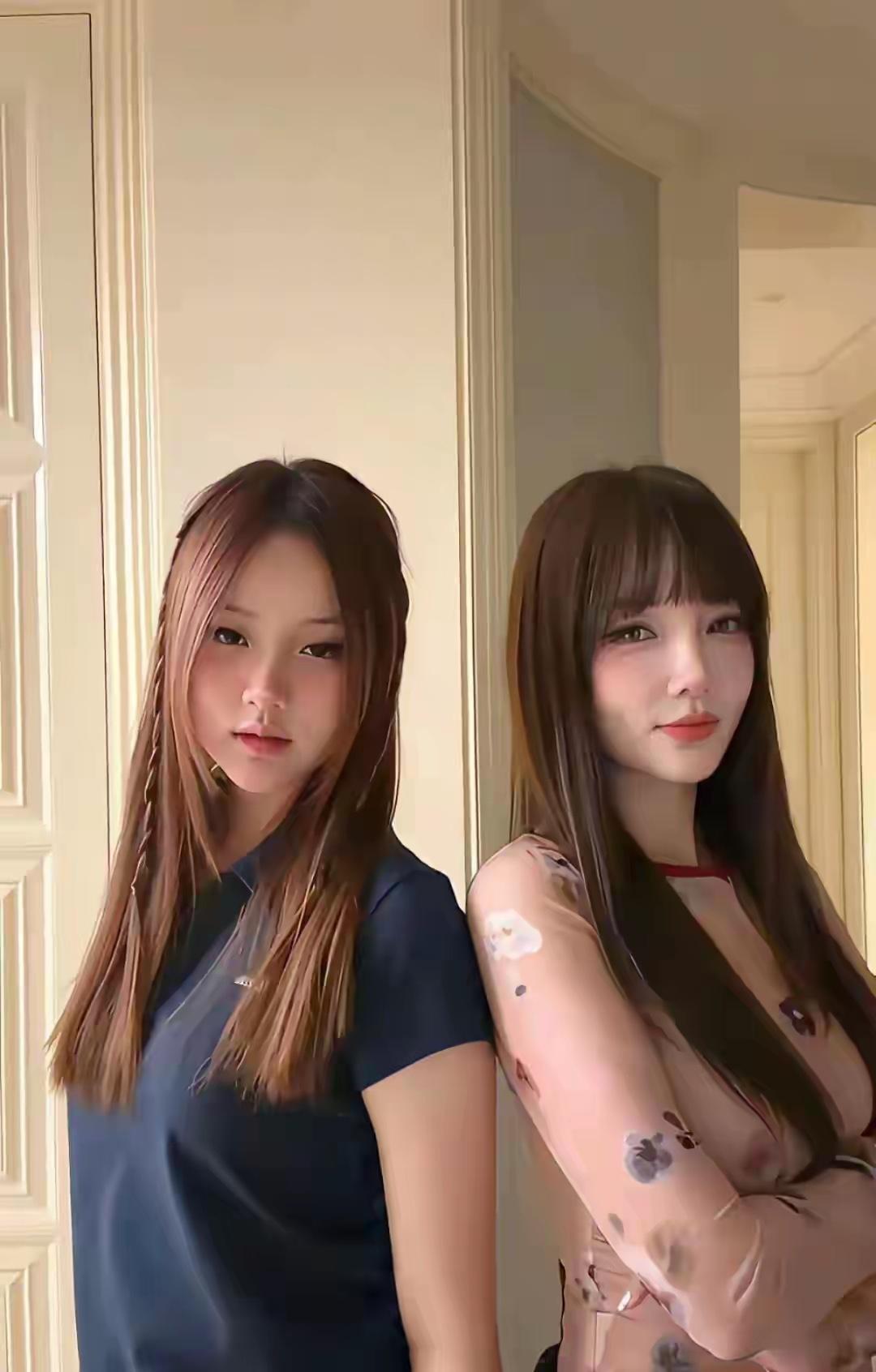 14岁甜馨和45岁妈妈越来越像姐妹了！