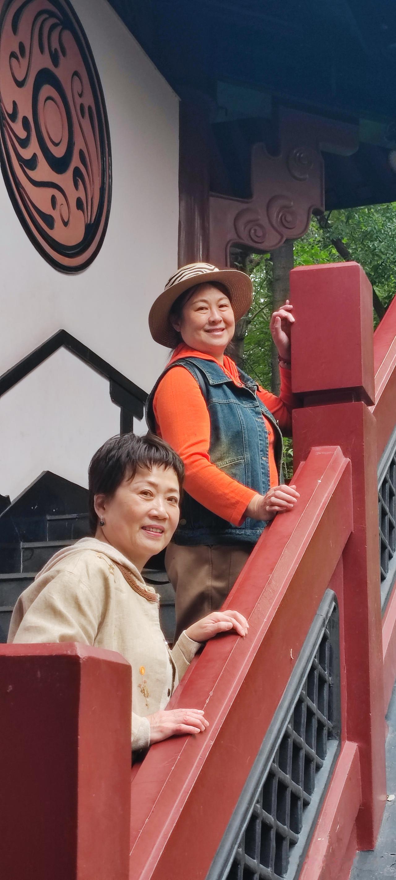 东湖磨山:与好友共赴的自然之约在城市的喧嚣与忙碌中徘徊久了,内心总渴望一场与