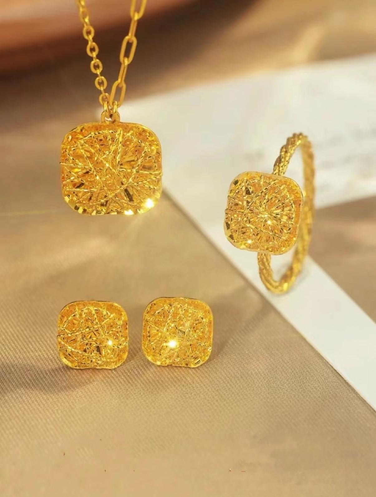 估计这几天那些买黄金的后槽牙都要咬碎了不是因为买黄金要交税了，而是黄金现在