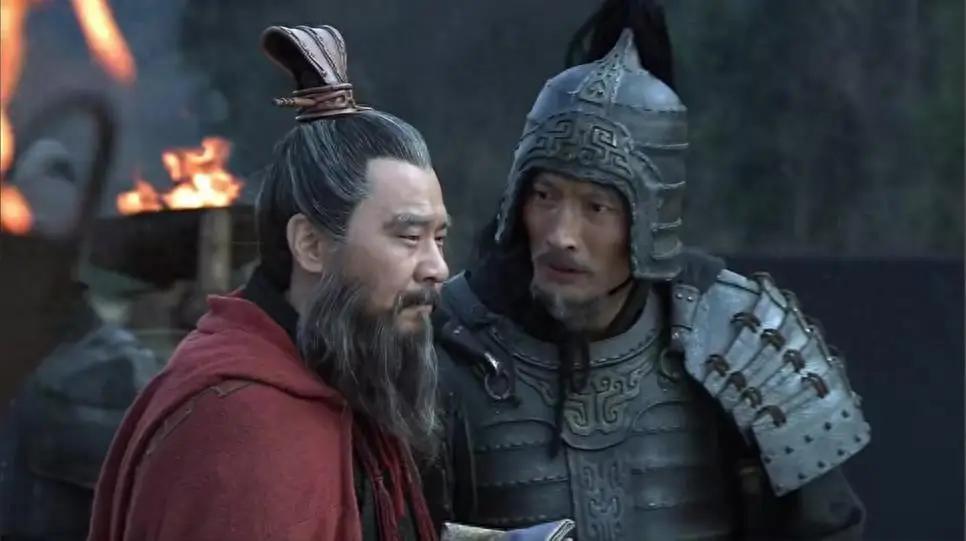 建安二十四年，孙权上书曹操：您德比尧舜，该当皇帝了。曹操看完信，把它传给手下人看