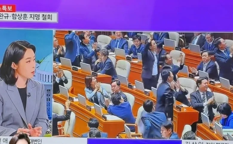 韩国国会一天通过四个投票表决议案，第一个是尹锡悦特检调查案；第二个是金建希特检