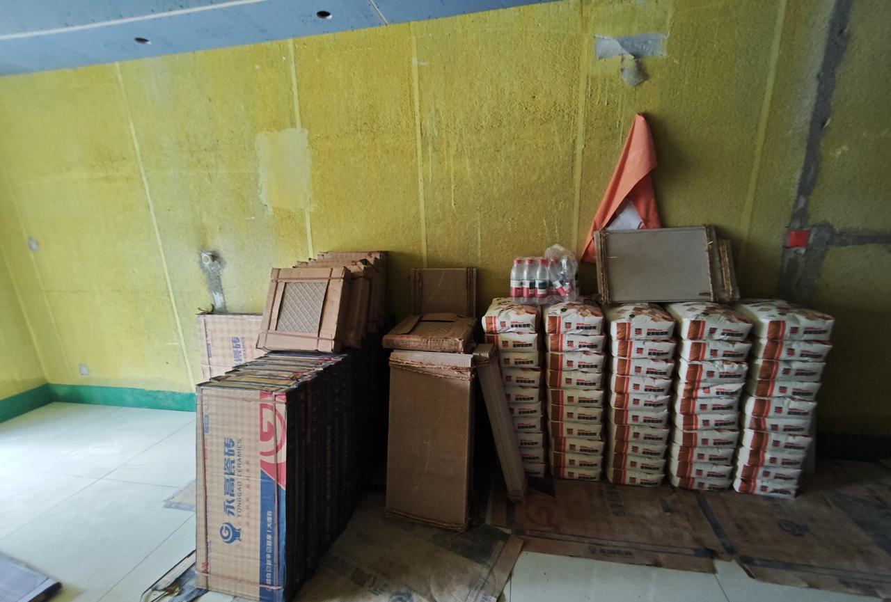 装修第二坑来了，客厅阳台的瓷砖铺的800*800的，附录G，按照网上攻略验收了，