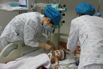 宝宝出生两天就进ICU, 真的是因为夫妻俩做了缺德事?