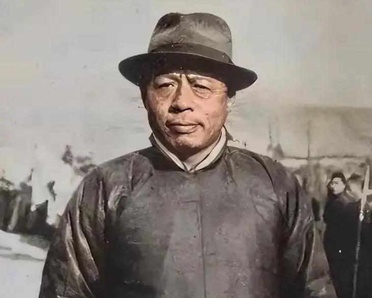 1944年，八路军干部陈克被俘，押赴刑场之际，一名"汉奸"自告奋勇拿起了枪，两声