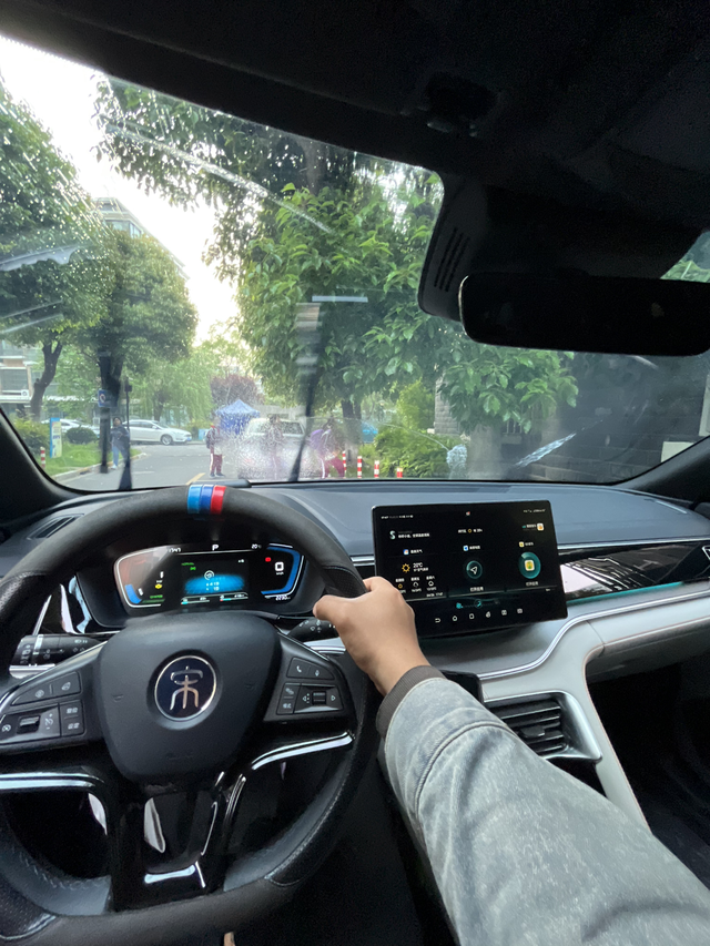 今天把问题都说出来继失速和仪表闪屏发烫，又有个新问题，雨刮喷水一边有力一边没力