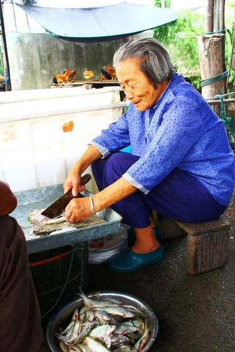 我的真实故事我和我儿子同住一个小区，但不住在一块，他在前面一栋，我在后面一栋，
